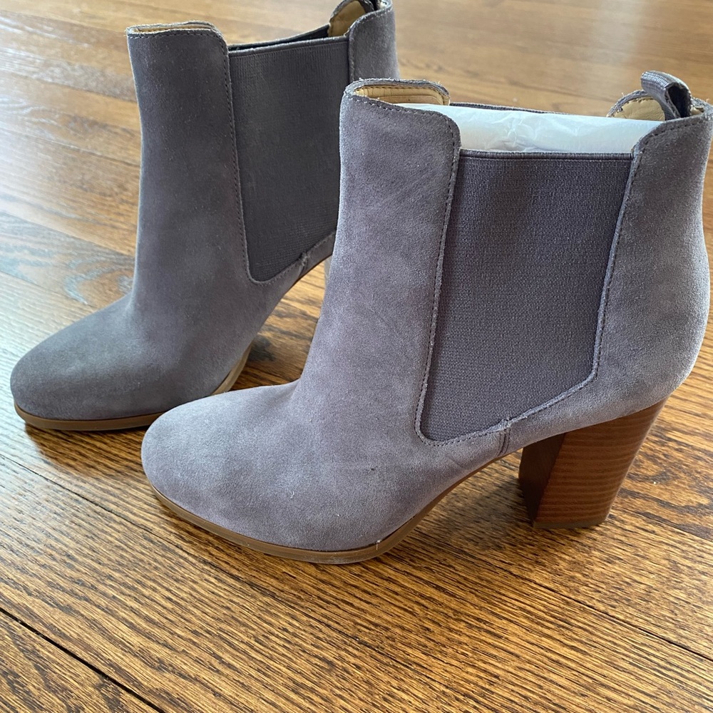 Women's Suede Block Heel Ankle Boots - Gray